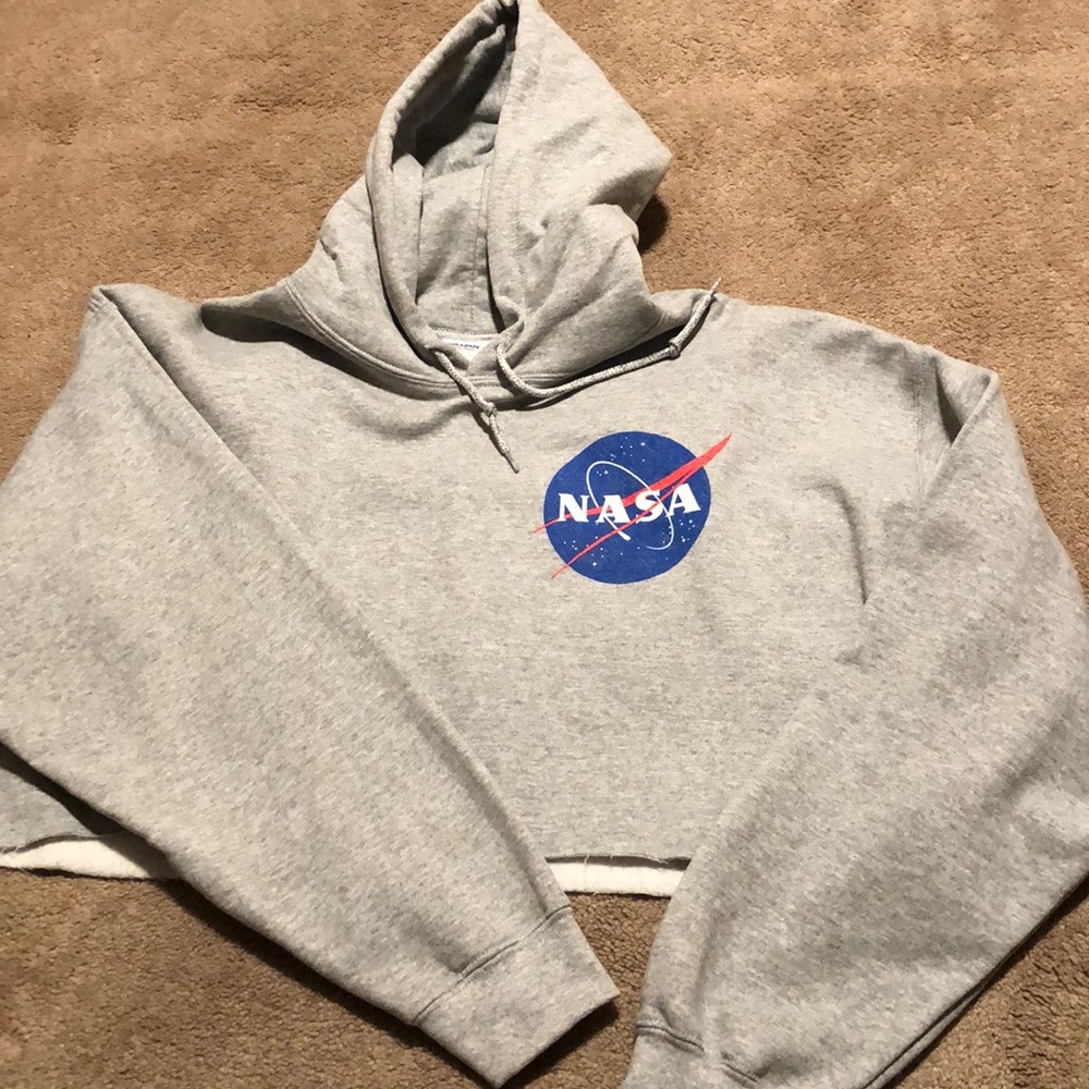 cropped sweatshirt